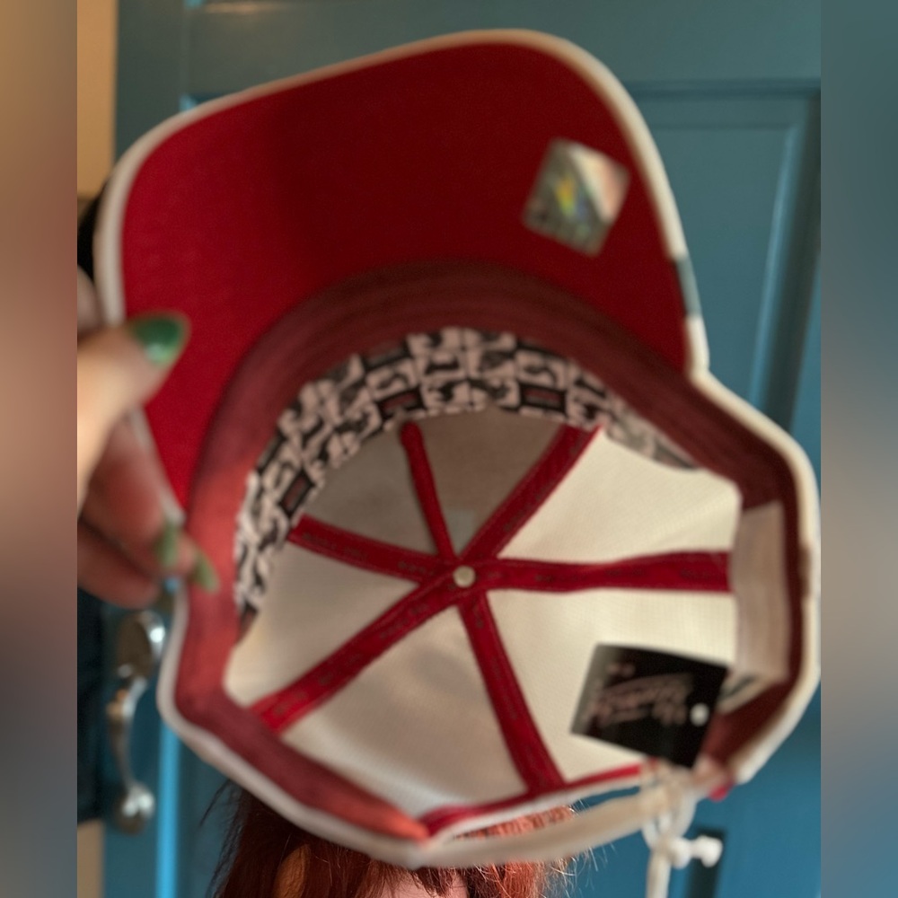 Red and Cream Snow Bird hat - Picture 5 of 7
